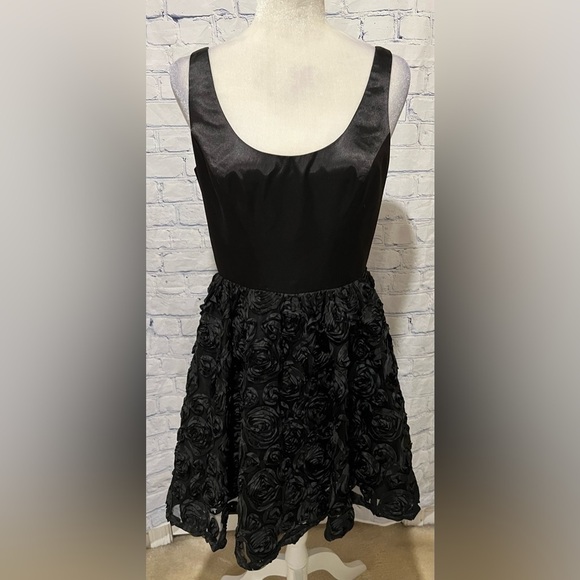 ADRIANA PAPPEL DRESS Satin top and floral appliques on mesh tulle skirt 8 - Picture 1 of 5